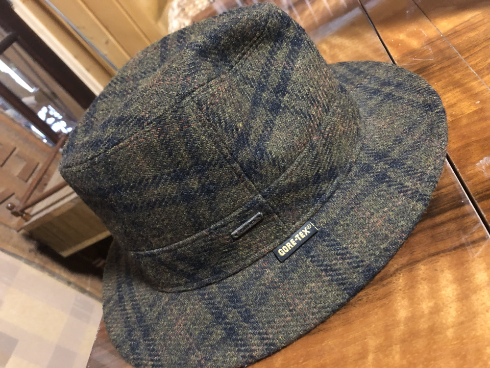 Capo Kalap,fülre hajtóval vízhatlan, barna kockás